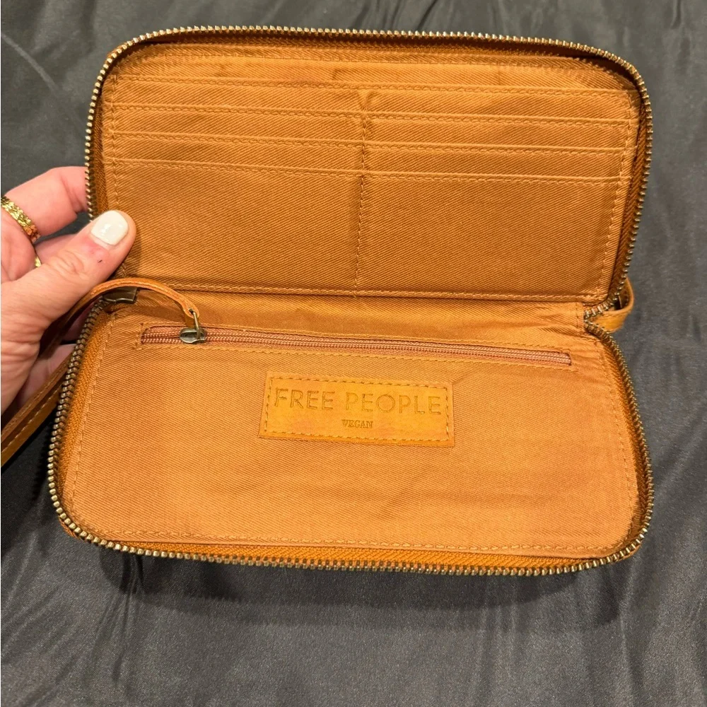Free People Wallet Zip Around Wristlet Vegan Leather Brown 8"x4" - Picture 13 of 16